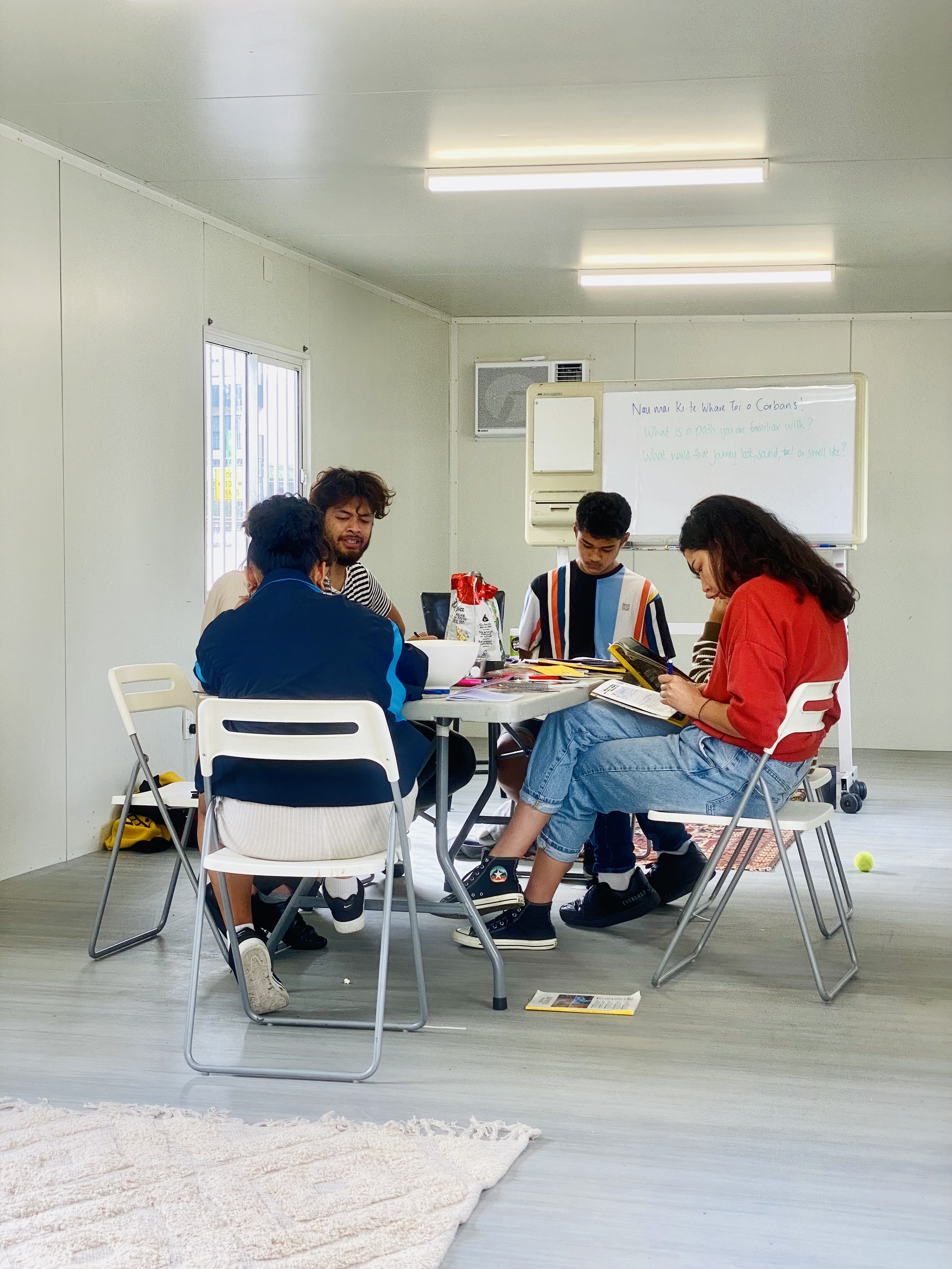 Te Kāhui facilitator leading a writing wānanga